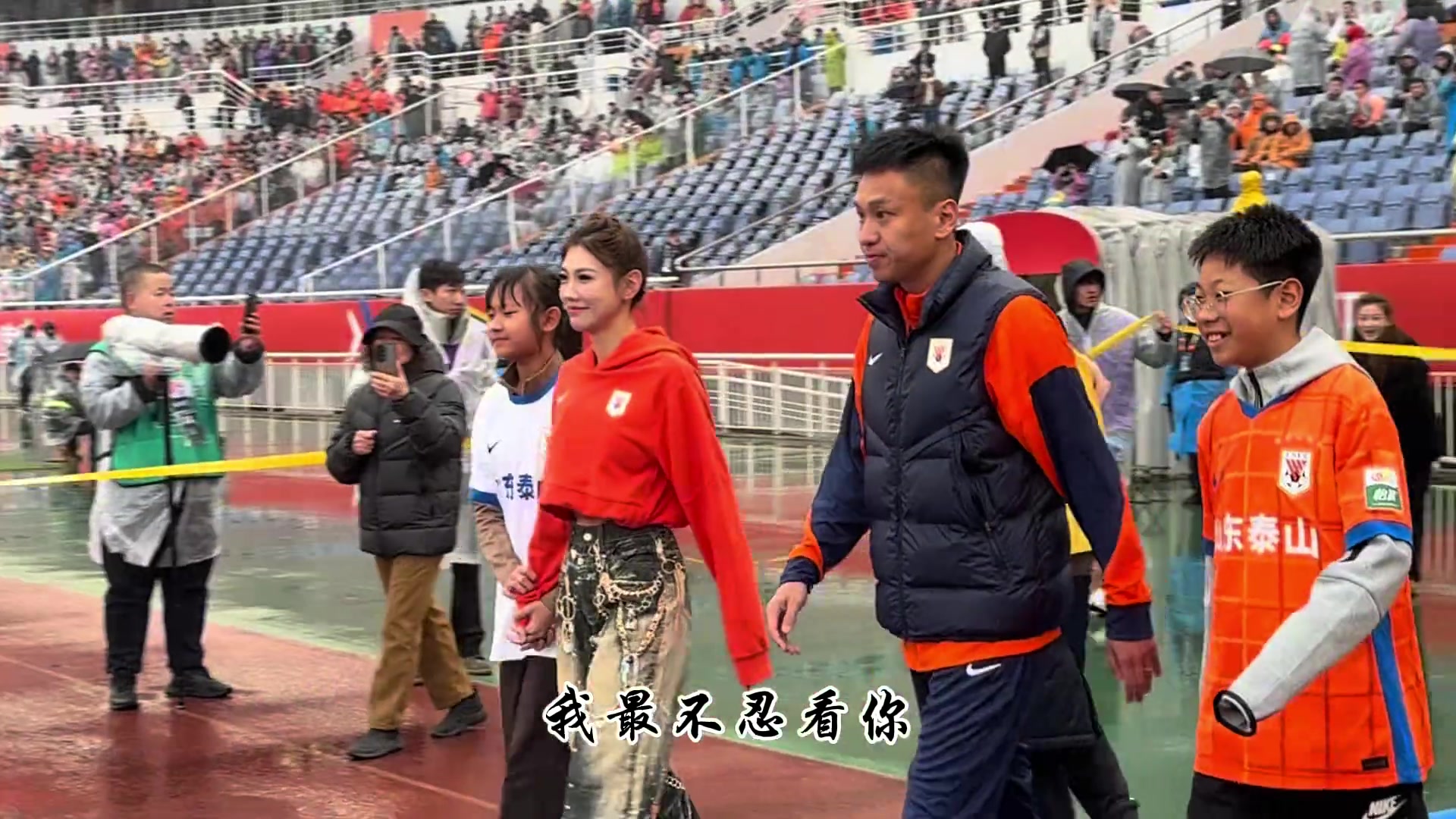 开云-1314解体!张弛退役仪式,王大雷动容落泪